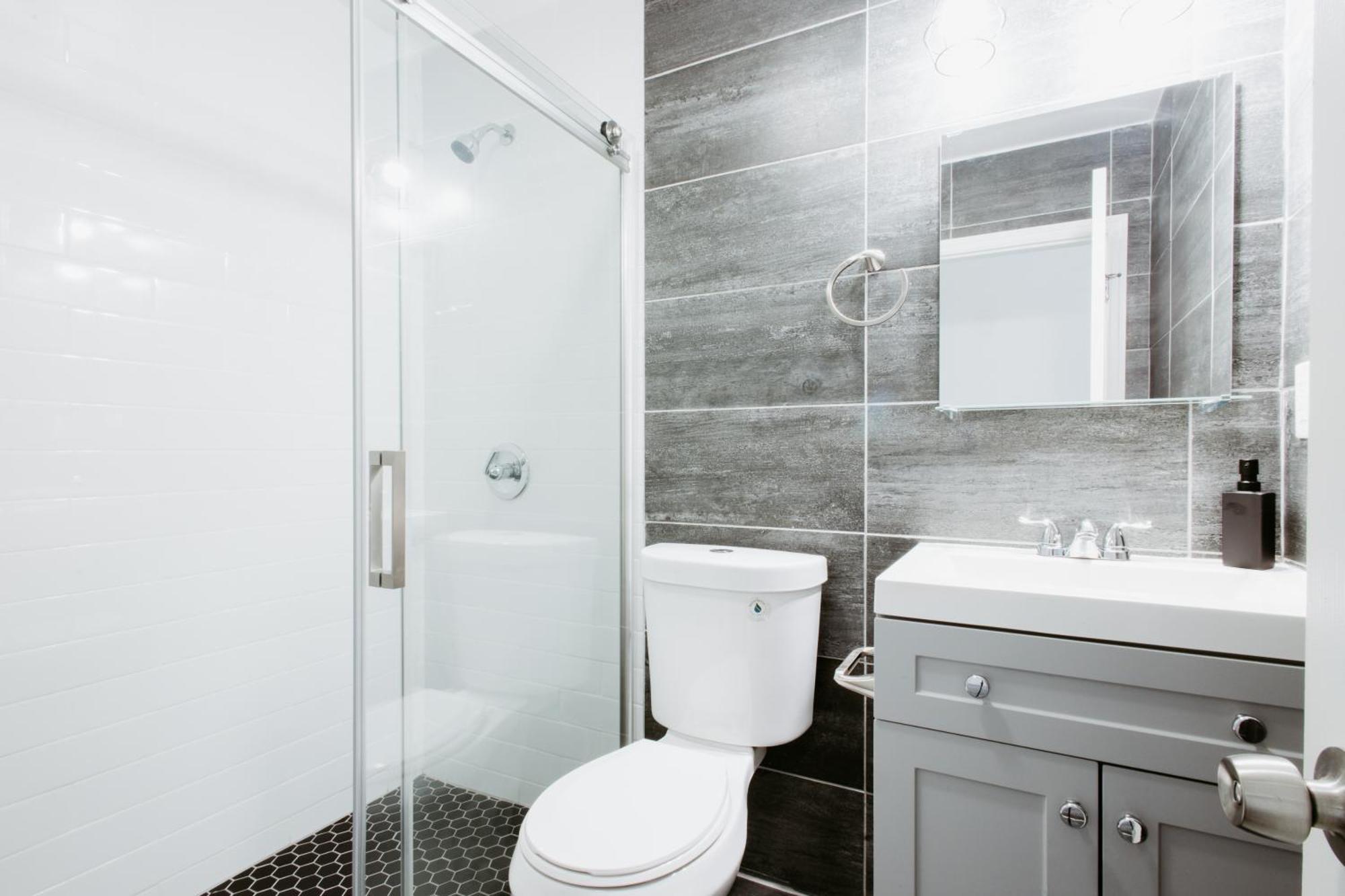 2br 2ba Steps From Park, Great Location! Apartment
